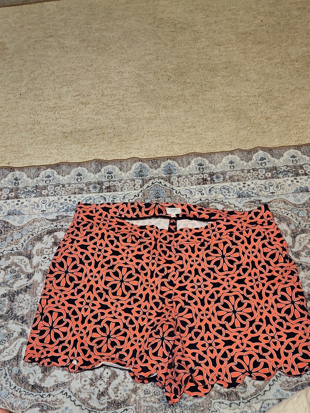 crown & ivy Coral and Black Geometric Scallop Hem Shorts